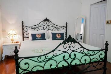 منتجع Roomquest Baan Khun Phra The Iconic Residence