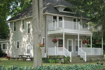 הוסטל Devil S Lake Inn And Devil S Lake Inn Too