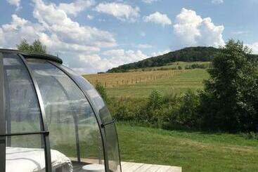 مبيت وإفطار Les Nuits Insolites De La Mothe   Hébergement En Bulle Ou Tiny House Avec Spa Privatif