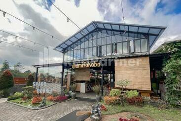 فندق Mamifokobo Guesthouse Puncak Mitra Reddoorz