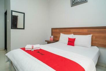 فندق Reddoorz Syariah Near Tugu Dodol Kandangan