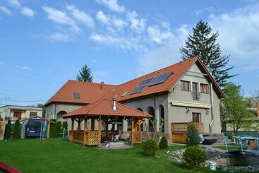 פנסיון Apartmany Alex S Bazenom