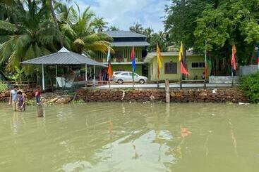 פנסיון Kalamana Serene