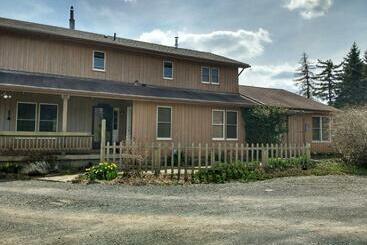 بنسيون Waters Run Guest House & Suite