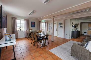 Resö Hamnmagasin Vandrarhem