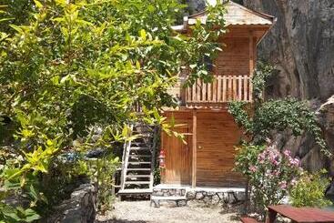 استراحتگاه Kapuzbaşı şelalesi Baştürk Dinlenme Tesisleri