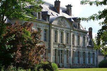 مبيت وإفطار Château De Contay Guesthouse   1753