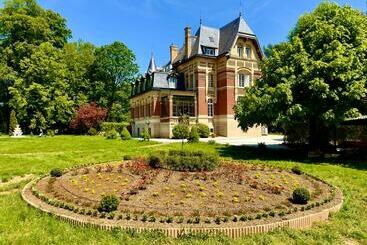 민박 Château De Moliens