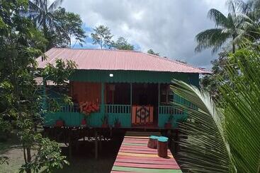 Hostal Búho Amazonas Tours   Hostel