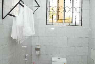 בית מלון כפרי Randa Cottages Moshi