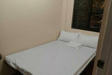 Отель Reddoorz @ Jj & Kaye Apartment