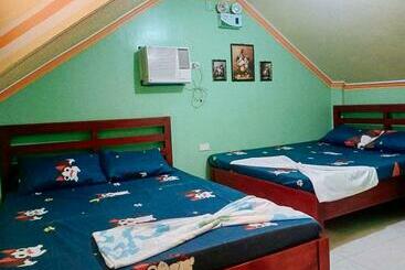 Отель Reddoorz At Precious Dem Beach Resort Pagudpud