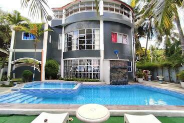 ペンション Ajk Beach Resort