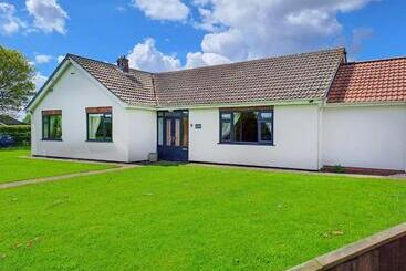 Курорт Helsey Farm Cottages