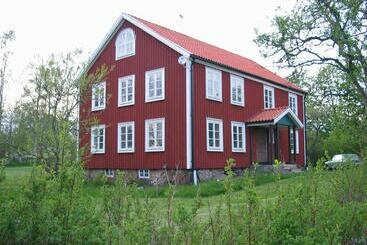 Spjutsbygds Gårds Bed And Breakfast