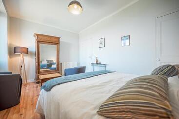 ベッドアンドブレックファースト Chambres Et Table D Hôtes Les Jardins De La Longagne