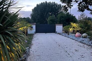 住宿加早餐  L Escale Au Port Miniature De Saint Savinien