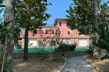 צימר Pirro & Sharon House