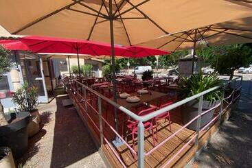 בית מלון כפרי Hôtel Restaurant L Escale Chez Mimi