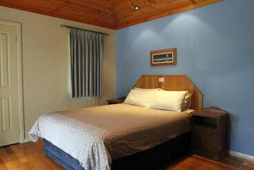 خانه Ellensbrook Cottages