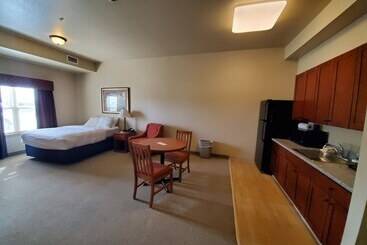 Clarion Hotel & Suites