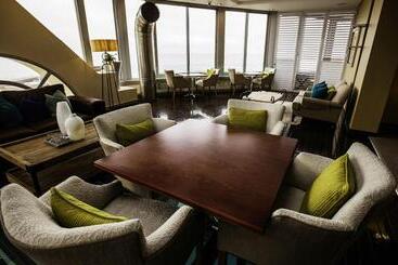 호텔 First Group The Palace Allsuite