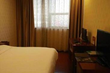 Отель Greentree Inn Heze Railway Station