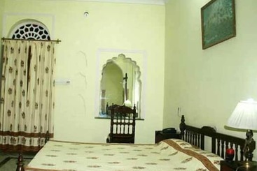 ホテル Janak Palace