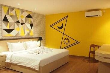 בית מלון כפרי Nite & Day Laguna Bintan