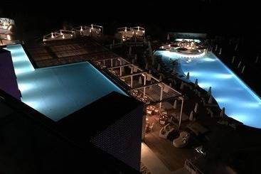 Отель Nikki Beach Resort & Spa