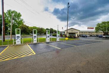 Отель Red Roof Inn And Suites Herkimer