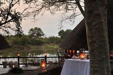 هتل Thornybush Waterside Lodge