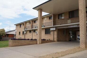 מוטל West End Motor Lodge