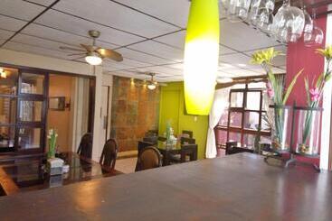 بنسيون Tazumal House