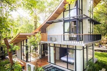 리조트 Villa Thalanena By The Beach