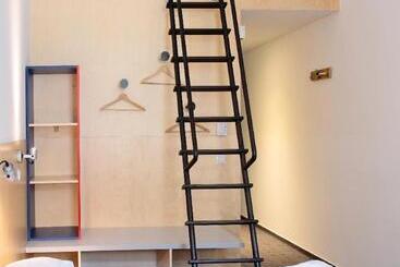 Общежитие Maverick City Lodge