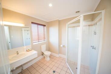 Cosmopolitan Motel & Serviced Apartments