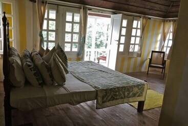 Отель Colonel S Retreat Kashmir