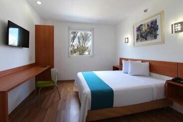 בית מלון כפרי One Guadalajara Periferico Poniente