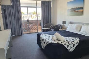 هتل Seabreeze Beach