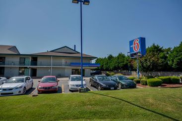Motel 6 Huntsville - Madison
