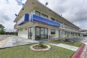 Мотель Rodeway Inn & Suites