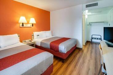 Motel 6lenexa, Ks  Kansas City Southwest