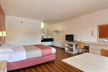 Motel 6middleburg Heights, Oh  Cleveland