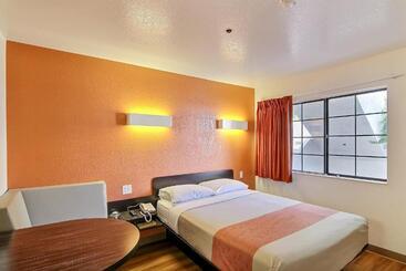 Motel 6thousand Oaks, Ca