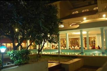 Velan Hotel Greenfields