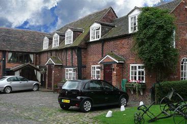 مبيت وإفطار Featherstone Farm