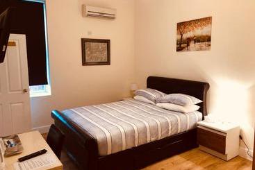 تختخواب و صبحانه Inn On The Broadway