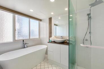 آپارتمان Dorchester On The Beach