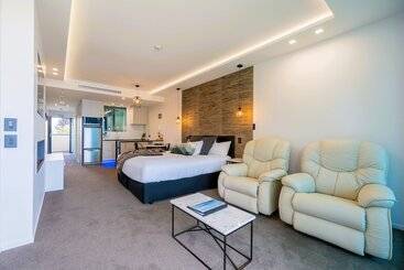 Fiordland Lakeview Motel And Apartments